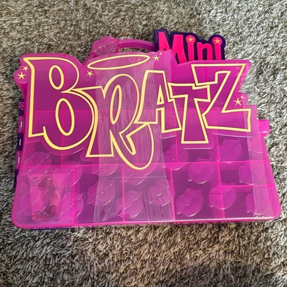 Mini BRATZ collector’s case